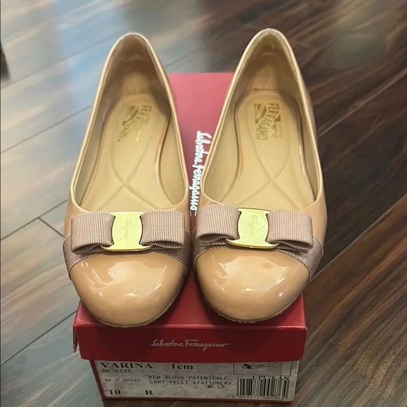 Salvatore Ferragamo | Shoes | Salvatore Ferragamo Cream  display picture 2